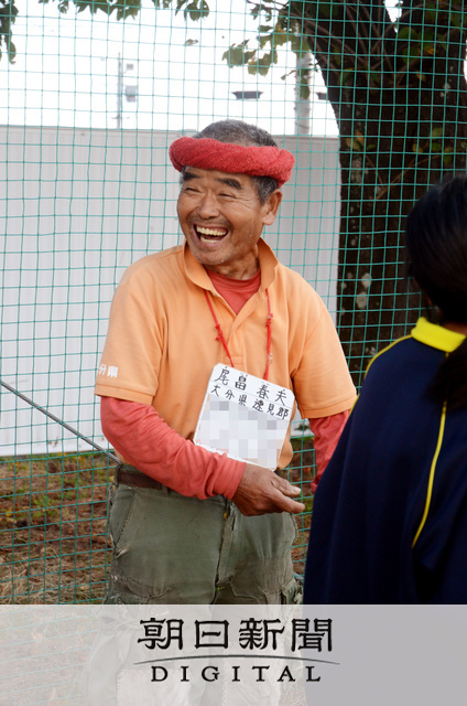 スーパーボランティア尾畠(81)さんに緑綬褒章…「当たり前のことをさせてもらっているだけ。あと50年生きてボランティアを」  [ばーど★]