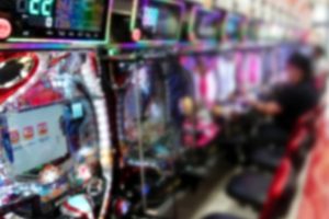 【遊技】厳しすぎるパチンコ業界　この１年で637店舗が廃業、もはや泥沼……★4  [ひぃぃ★]